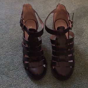 NEVER BEEN WORN HEELS